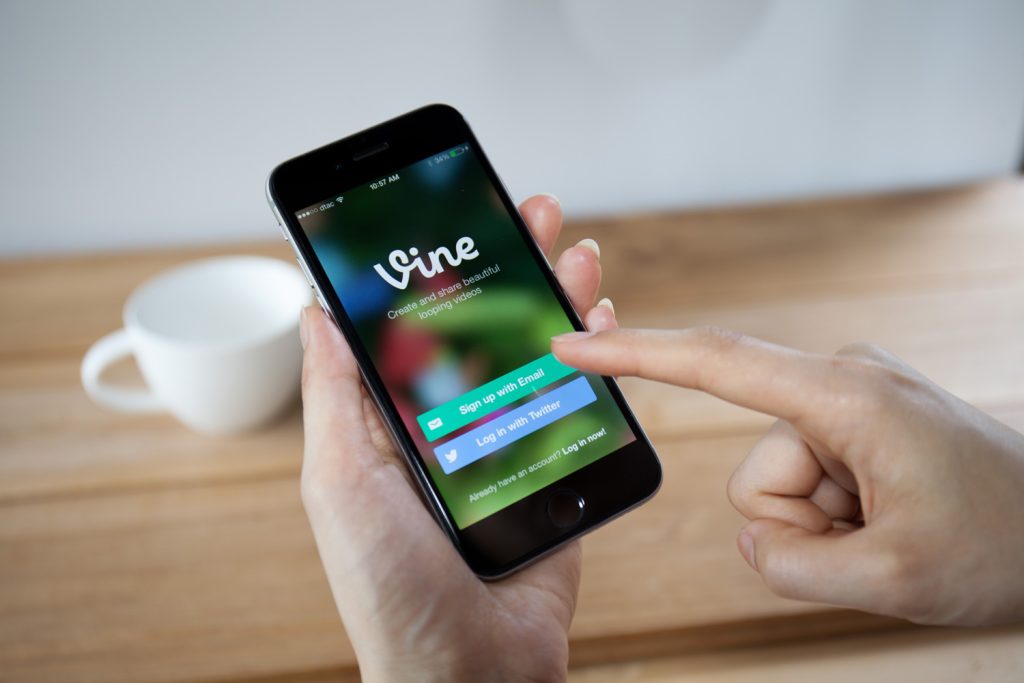 vine-micro-video-app-smart-phone-ios-android